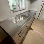 【海老名市 リフォーム】既存の吊戸棚を活かして刷新!理想を叶えたホーローキッチン「トレーシア」