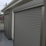 【海老名市 リフォーム】2階の防犯・防災対策に!後付けシャッターで安心と快適を実現